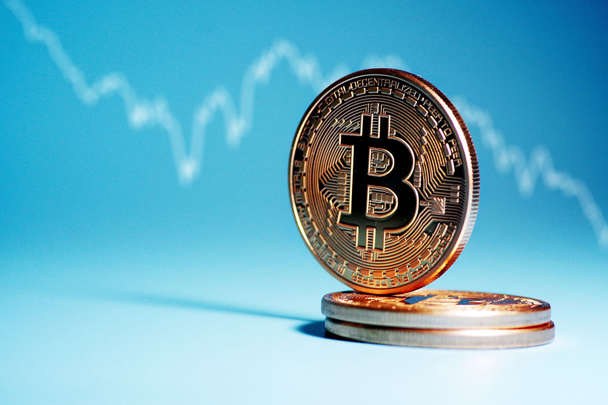 如果你在2010年花了1万人民币买比特币，那么他到目前能赚到多少，能成为世界首富吗