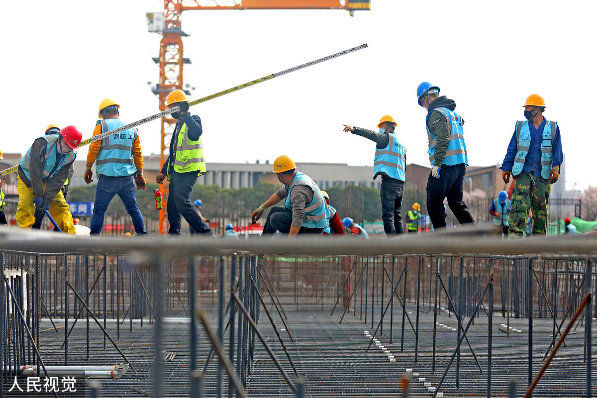 写一篇关于新形势对建筑施工安全管理的影响写成一段话的形式。
