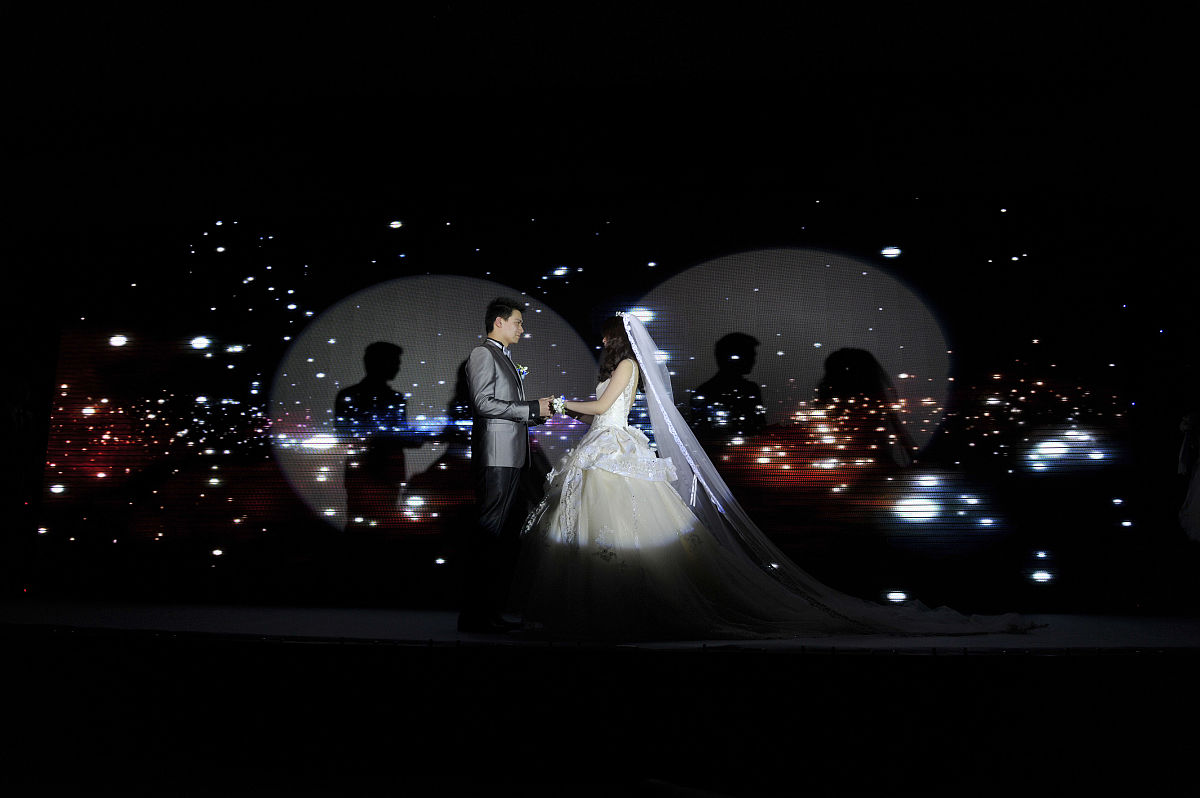 校花跪求原谅，十年后我如何面对过去的伤痛？