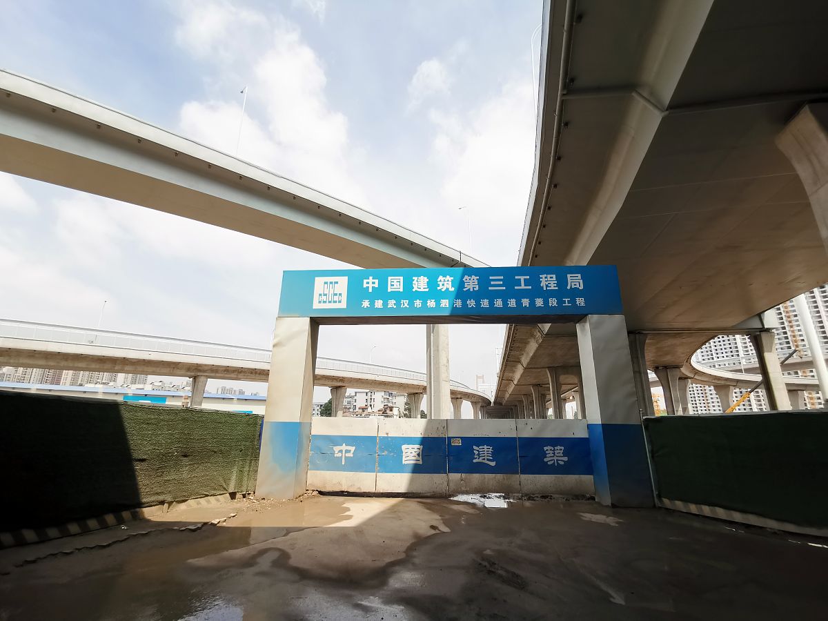 钢筋临时堆放场地规范：100mm高差、排水沟、分规格堆放