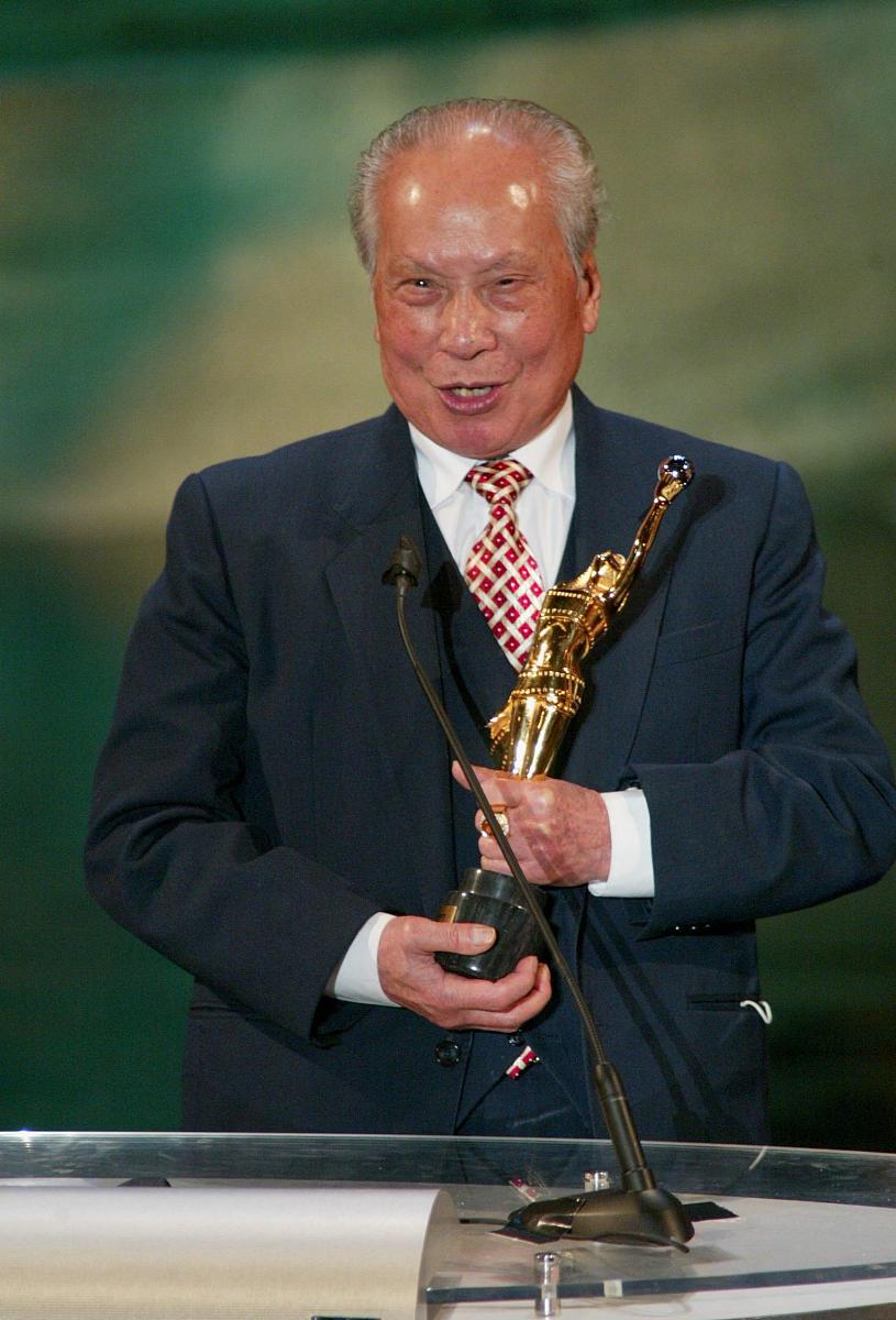 2003年4月6日晚,第22届香港电影金像奖颁奖典礼."专业精神奖" 曹达华+