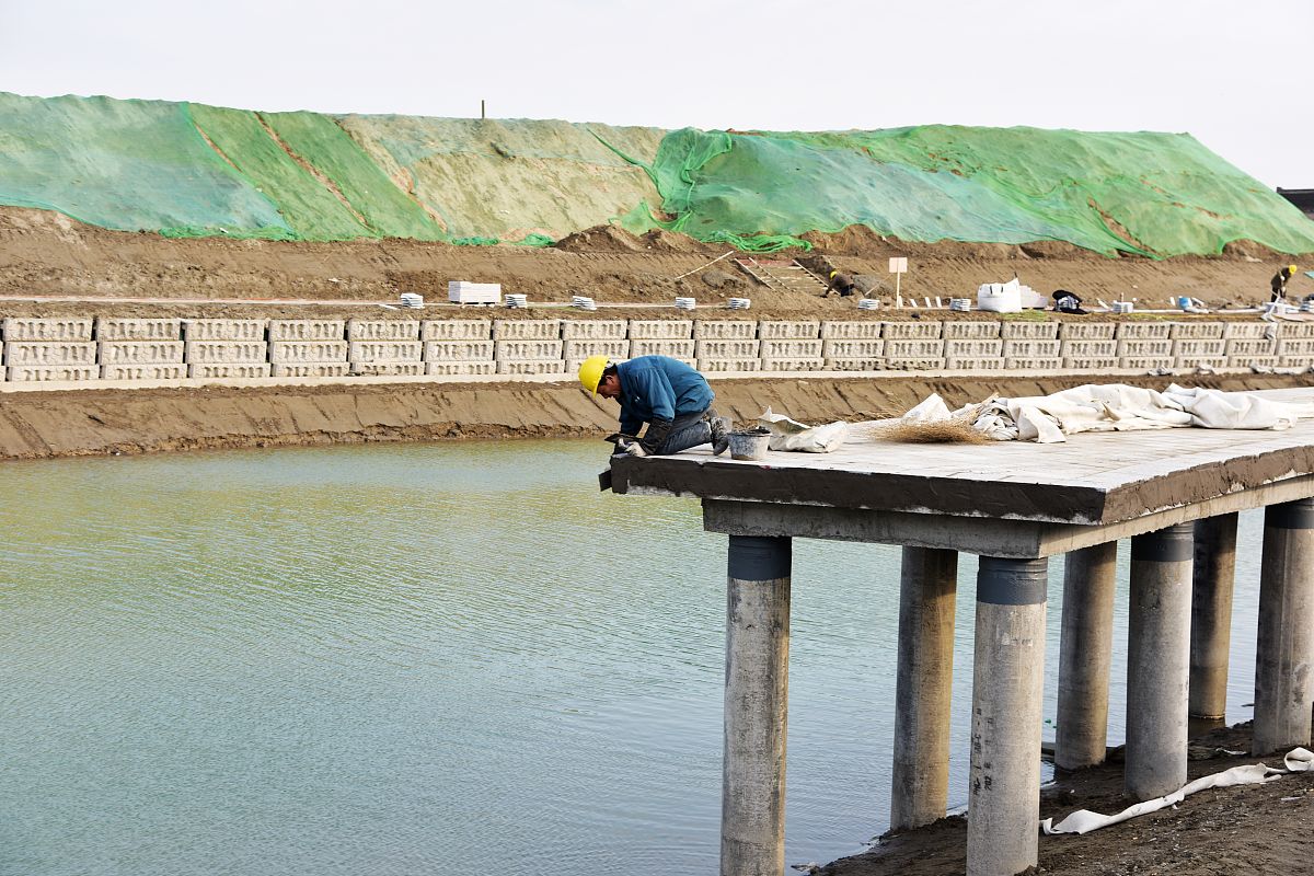 延安大学访谈：探究高碾压混凝土拱坝裂缝成因及预防措施