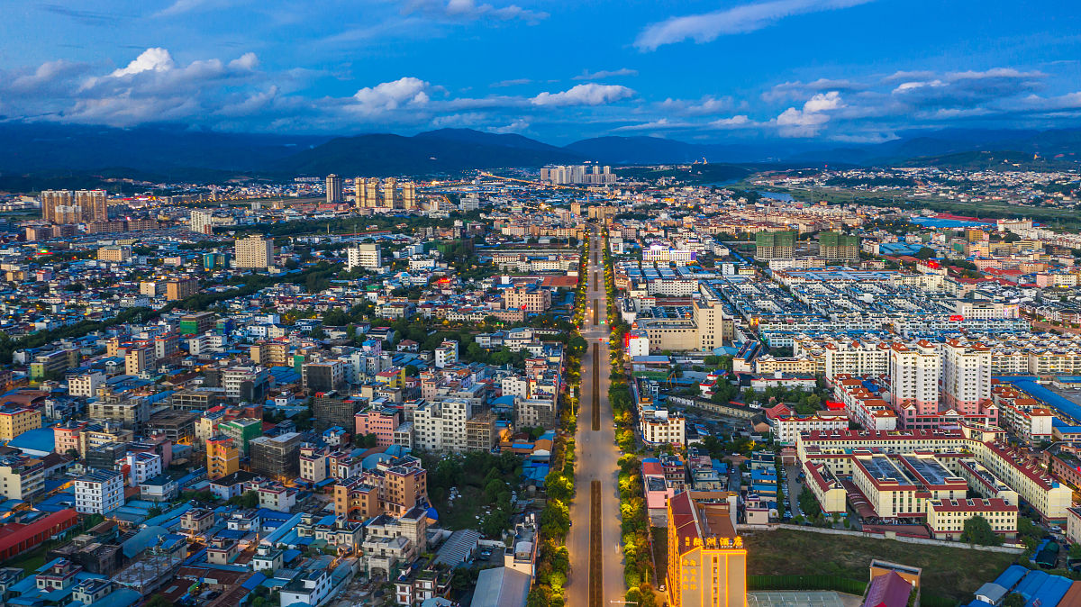 2020年9月16日,云南瑞丽市,傍晚时分,平常川流不息的街道因为居家隔离