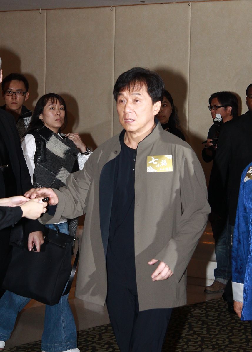 2009年11月13日,香港,七小福五十周年庆典晚宴.成龙+++_+++七小福,周