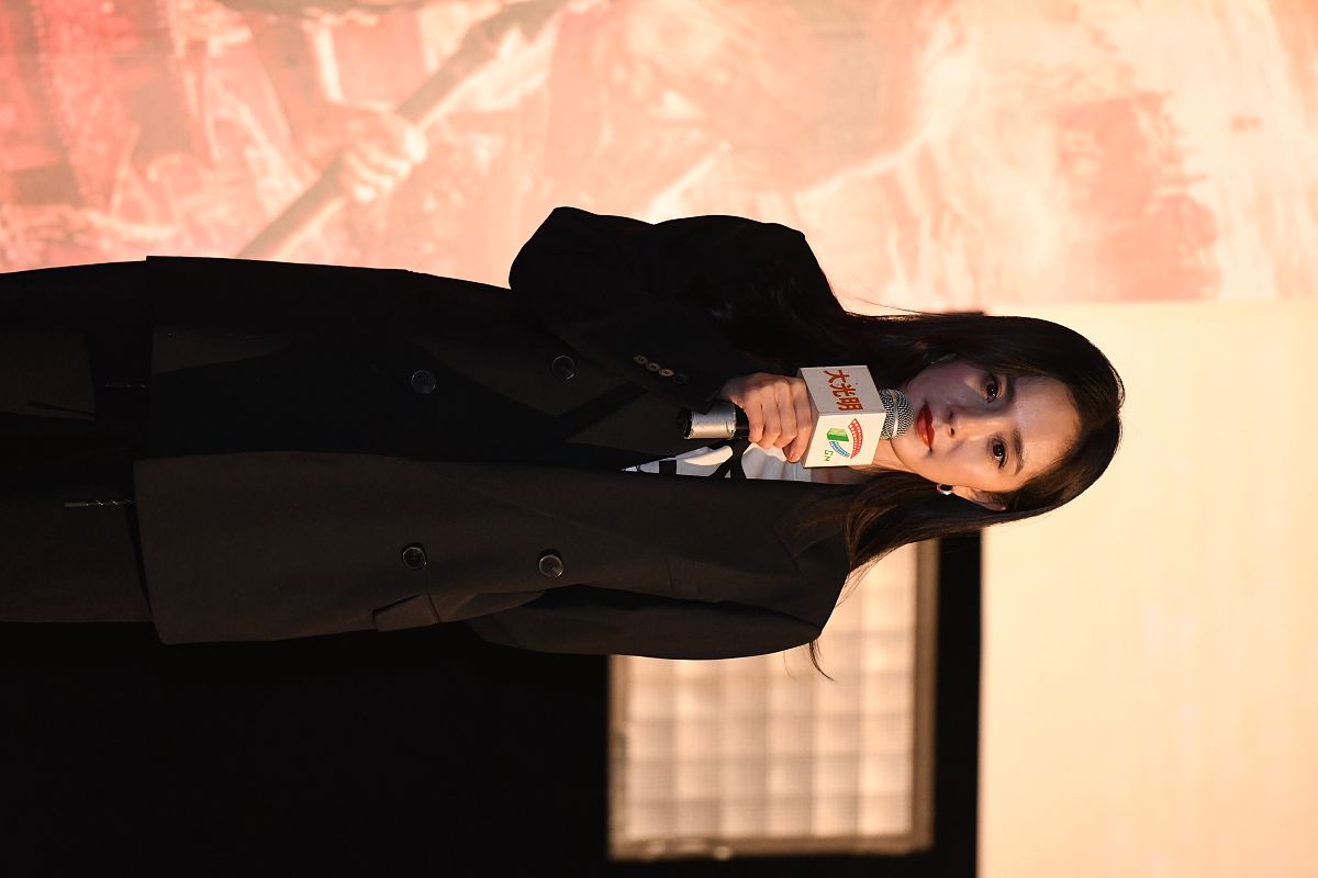2021年2月25日,上海,杨幂现身《刺杀小说家》路演.杨幂