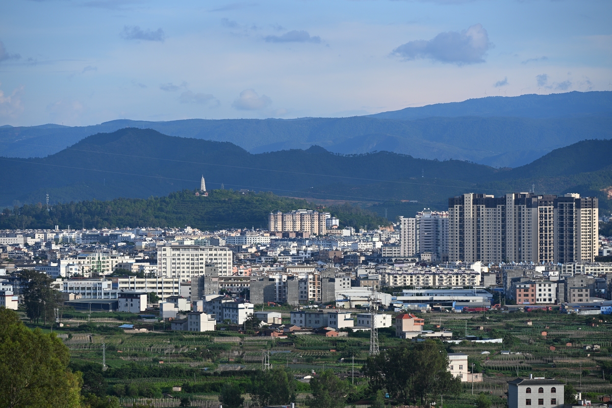 2025年7月6日,云南石屏,城镇风光.石屏县位于云南省州
