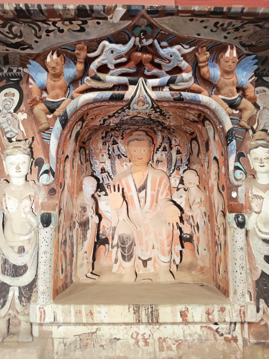 敦煌莫高窟旅游鉴赏报告：佛教艺术宝库与文化之旅