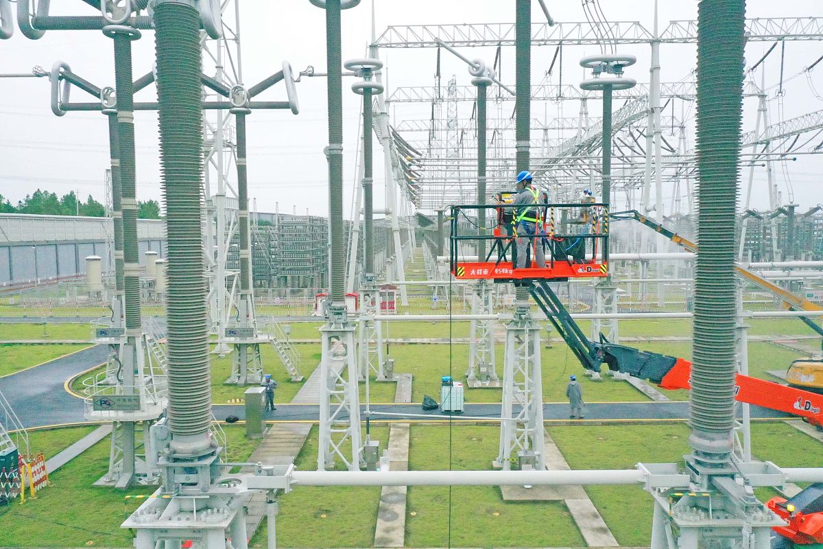 美国10kV电压线路维护发展史：从人工巡检到智能化运维