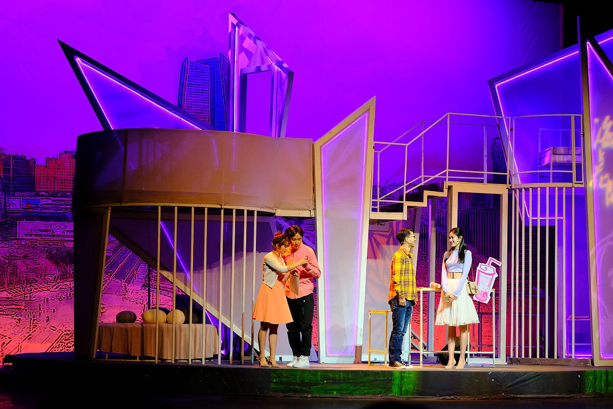 请为即将毕业的初三学生写一首小诗。