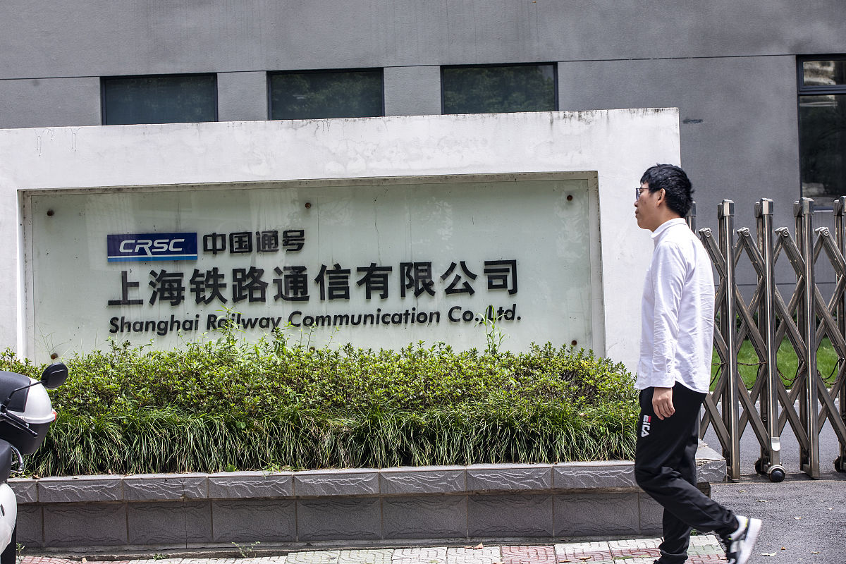 关于无锡友方电工股份有限公司在全国中小企业股份转让系统终止挂牌的建议无锡友方电工股份有限公司：贵公司在全国中小企业股份转让系统挂牌后并未带来流动性的改善难以获得完整的、来自资本市场的支持实际融资需求得不到满足。同时贵公司难以达到转板上市条件又要额外负担审计等中介服务费使得经营成本进一步增加。综合考虑贵公司所处的行业环境、自身业务发展和长期战略规划、及近期证券市场政策改革等内外部因素为实现公司及股东