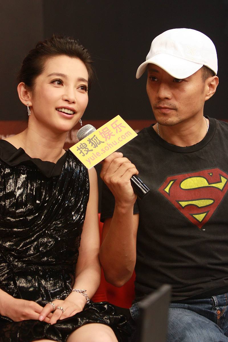 2009年8月12日,北京,由华谊兄弟投资8千万的谍战电影《风声》举行了官