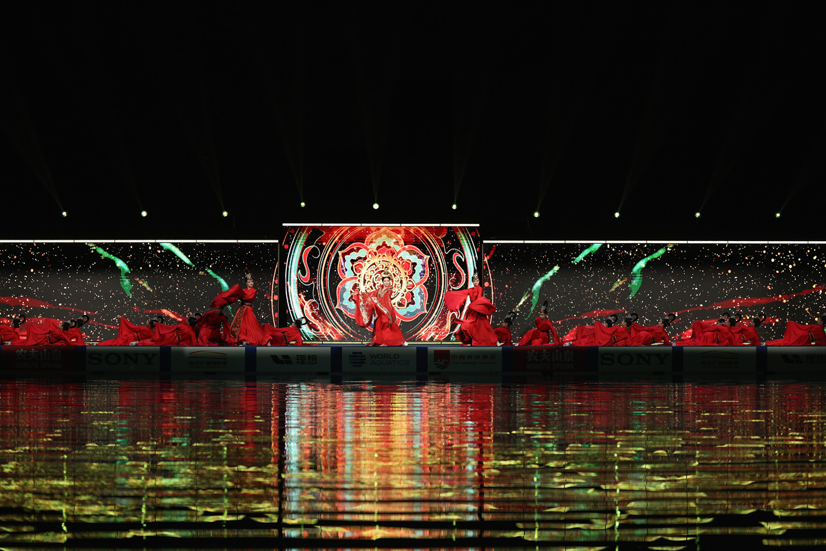 工作室主要业务为舞美灯光设计灯光秀编程文旅灯光设计编程舞美与文旅项目的三维动画模拟视频制作。灯光控台技术培训灯光秀编程培训三维模拟动画制作软件培训。取100个独一无二的简短英文工作室名字并提供缩写与中文翻译不要体现灯光。