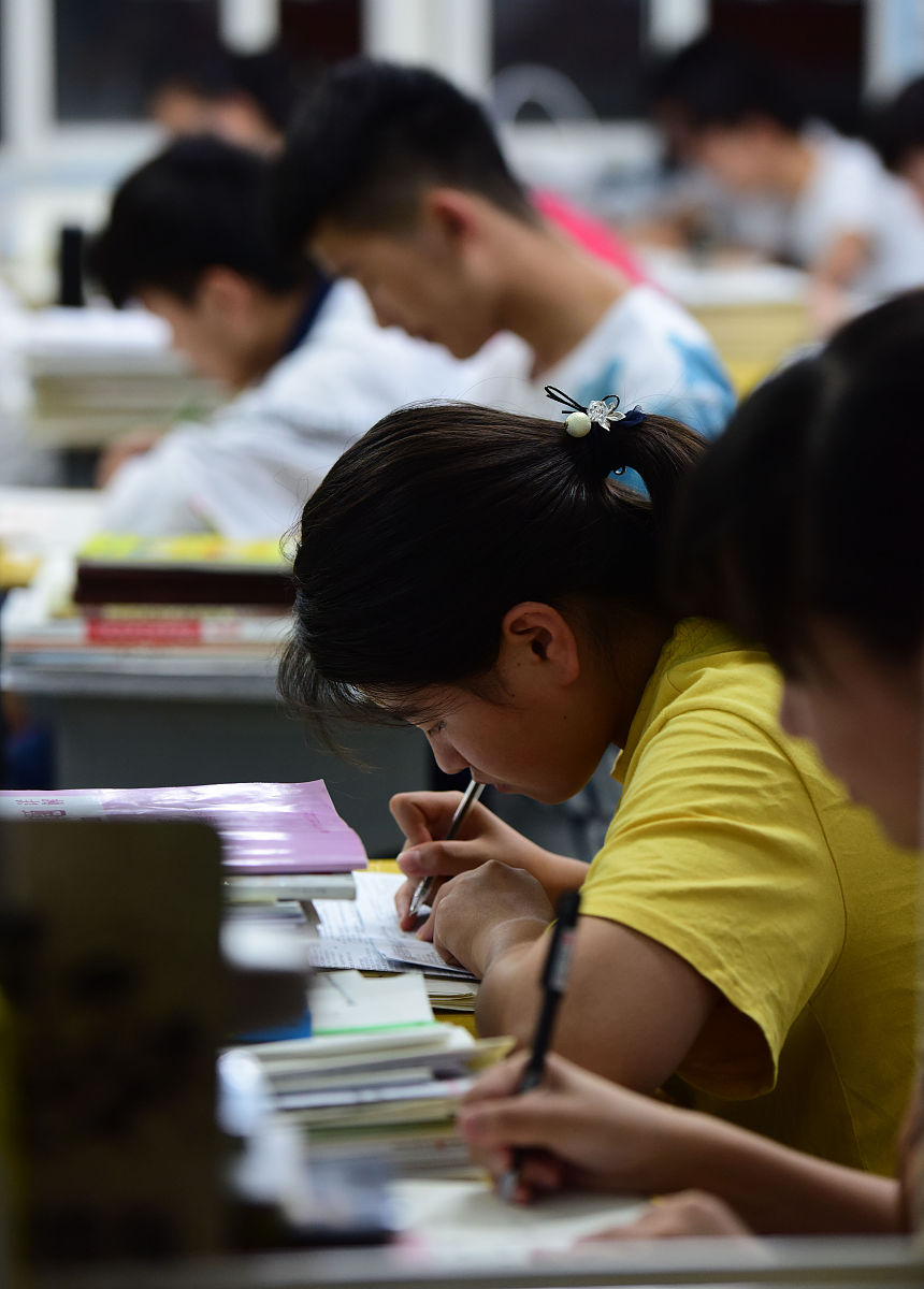 2018年6月2日,安徽阜阳,距离高考仅剩5天时间,阜阳市二中的高三学生"