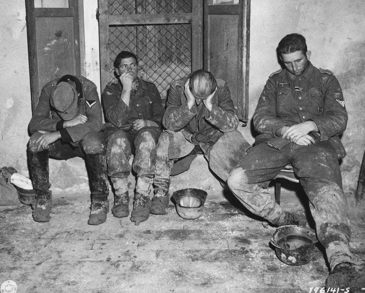 《地窖里的德国军官》