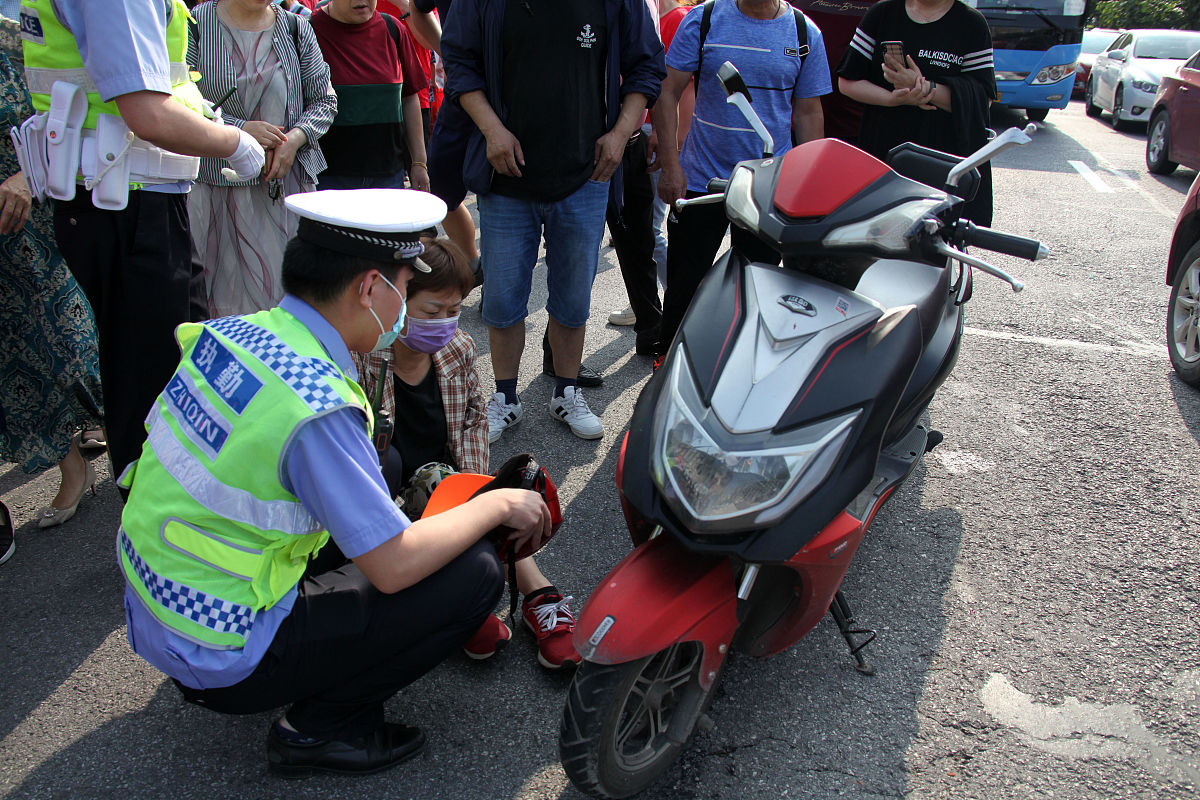 写一篇关于佛山市电动摩托车政策执行过程中存在违规行为的处罚不严的现象分析。