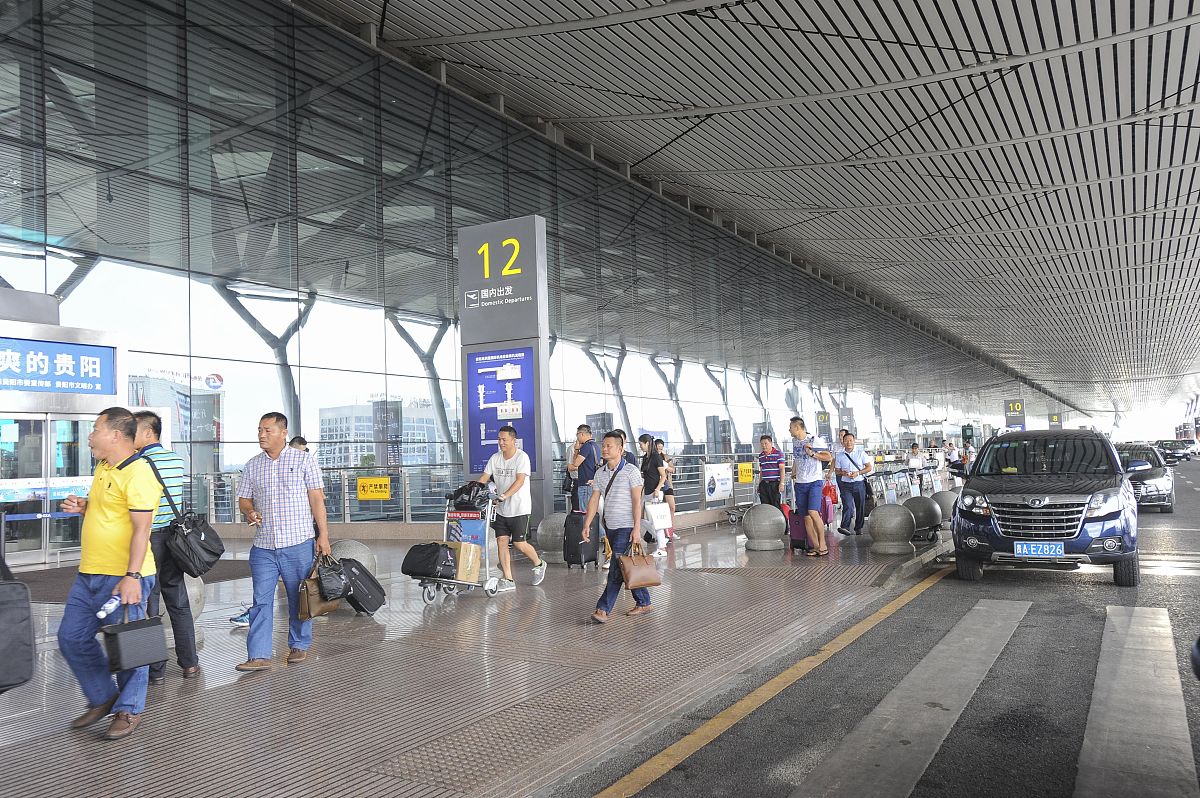 贵州航空高铁学校有什么助学金和助学贷款政策？