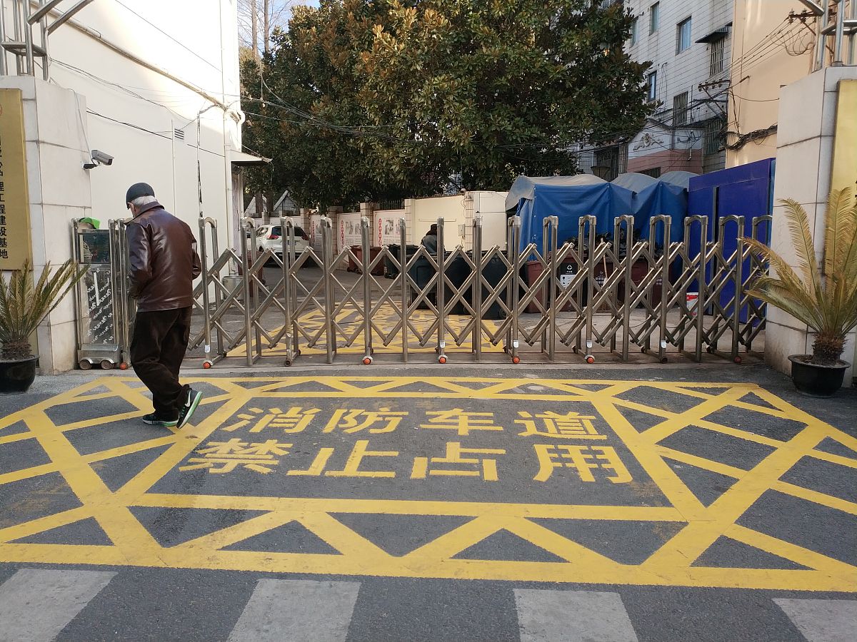 车辆入工厂道口排队逻辑