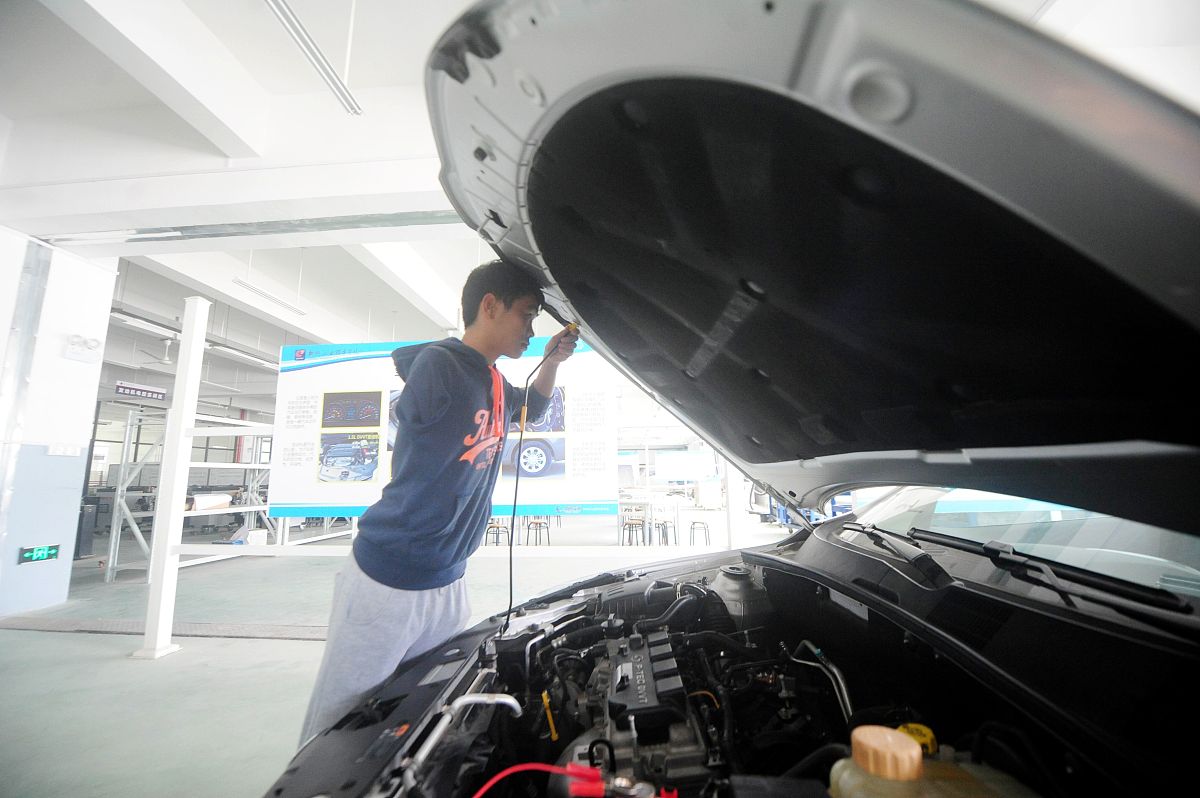 培养方案强化实践教学、突出实验实训内容的基础性和应用性、注重培养学生应用能力情况