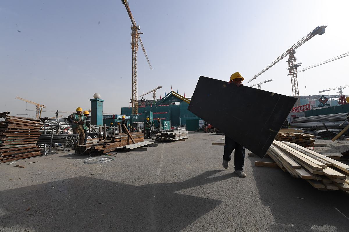 中国国防建设成就：军事现代化、维和行动、国际合作等方面