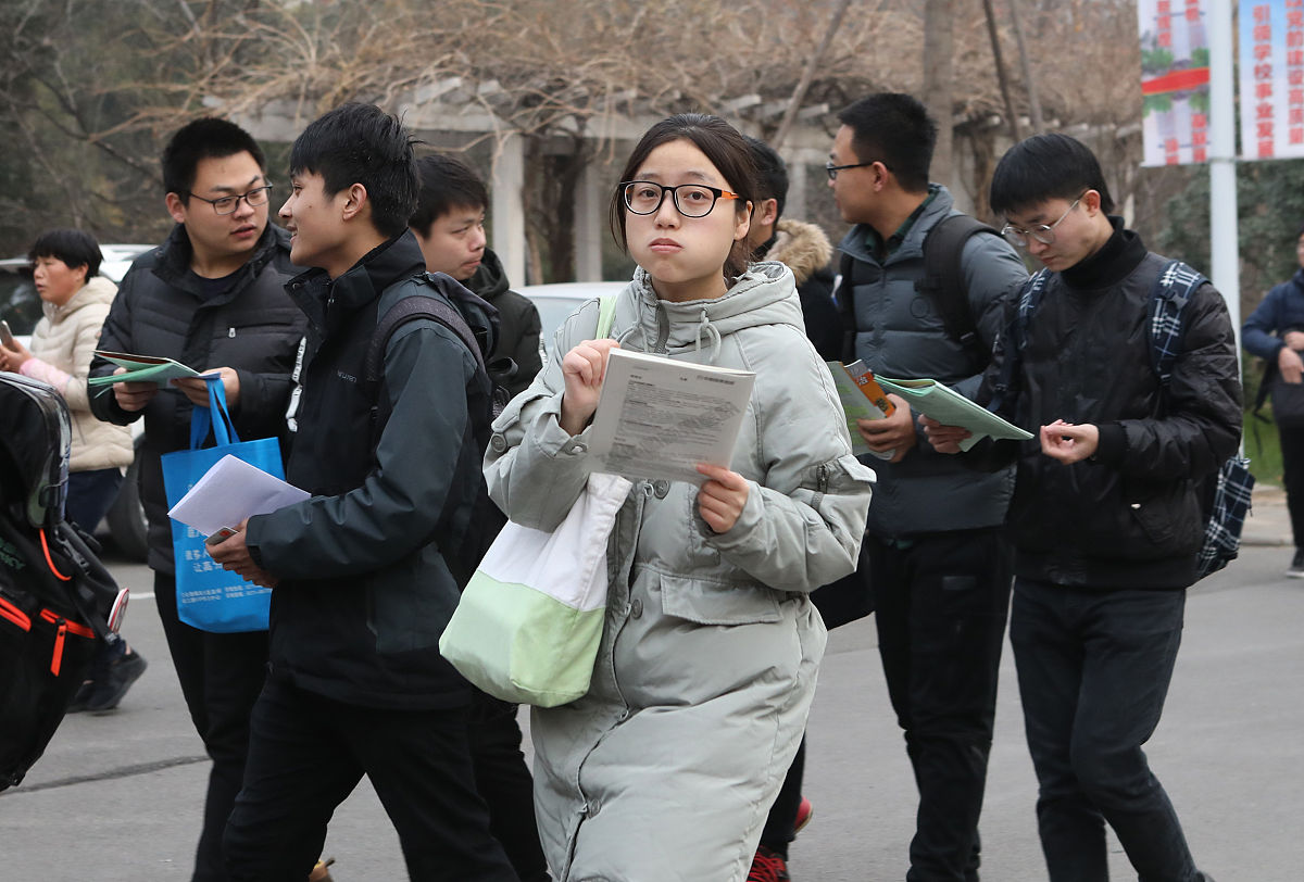 延川县高中生手机使用对学业影响的调查研究