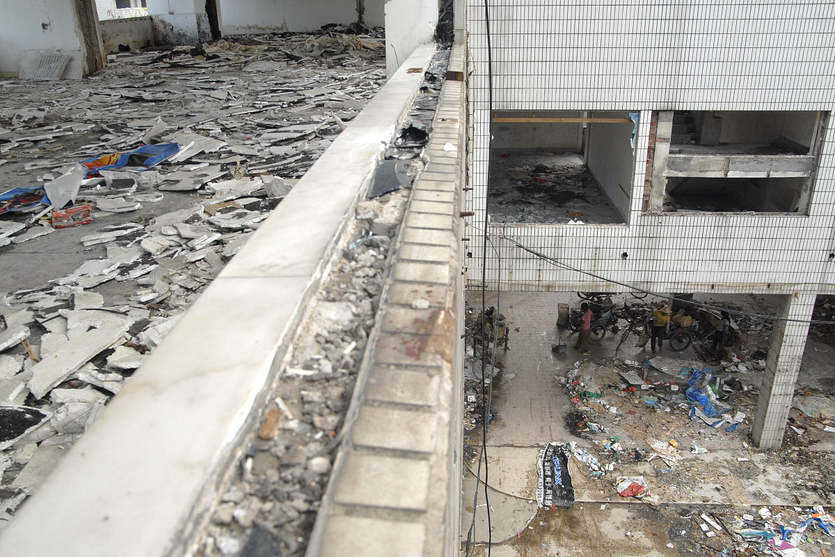 农村自建房违规扩建加层隐患分析：结构安全、火灾、电气安全等问题