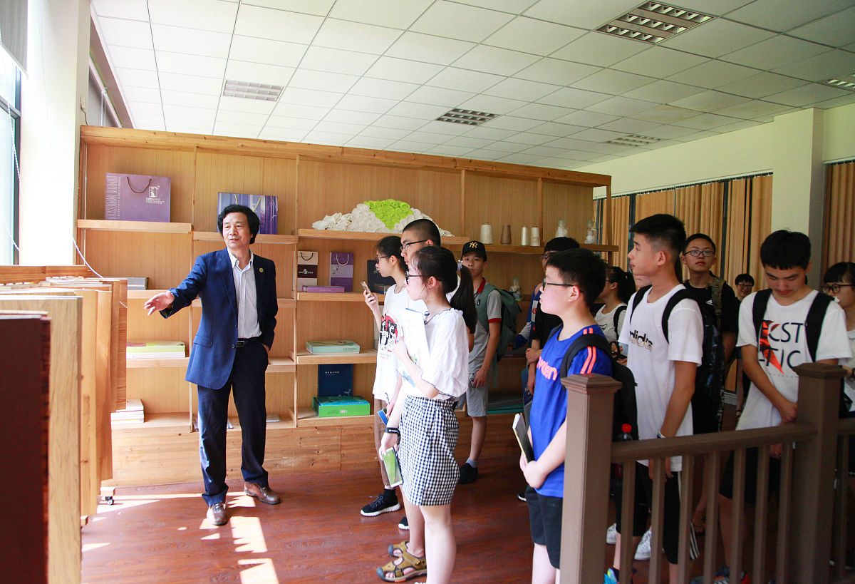 2018年7月4日,杭州市临安中学的20多名高中生,来到浙江农林大学的国家