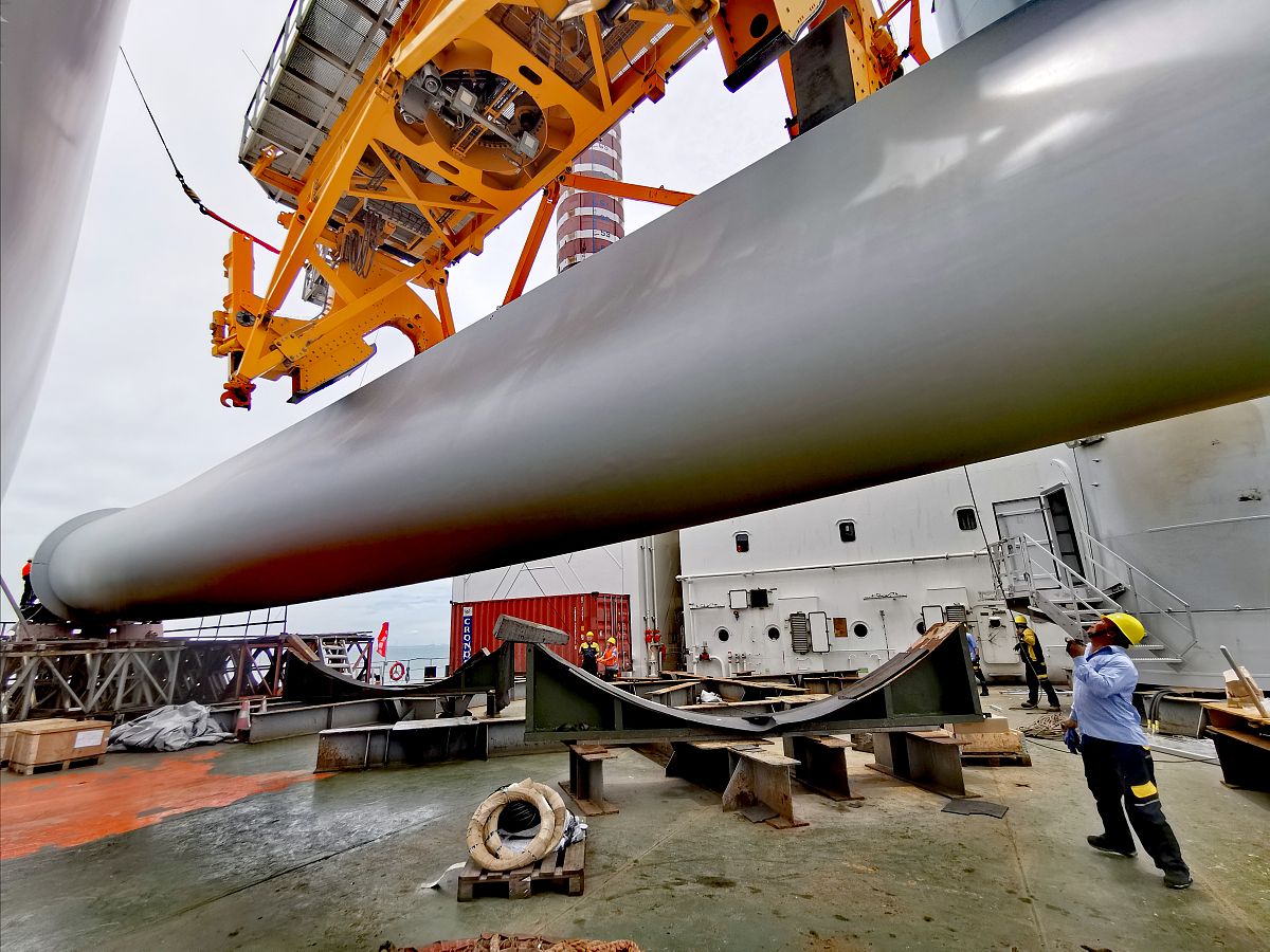 MATLAB编写代码来计算海上风机系统的自振频率