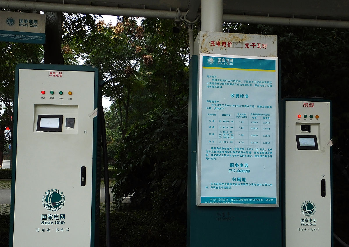 已知某站点344天营业额为1800000元，充电场站运营充电枪数量为40把枪，测算全年营收金额为