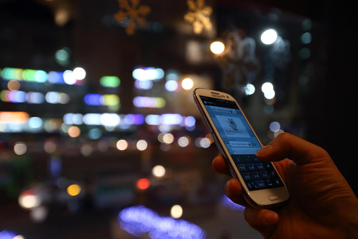 当地时间2013年12月28日,韩国首尔,通讯应用kakaotalk.在韩国地区排名