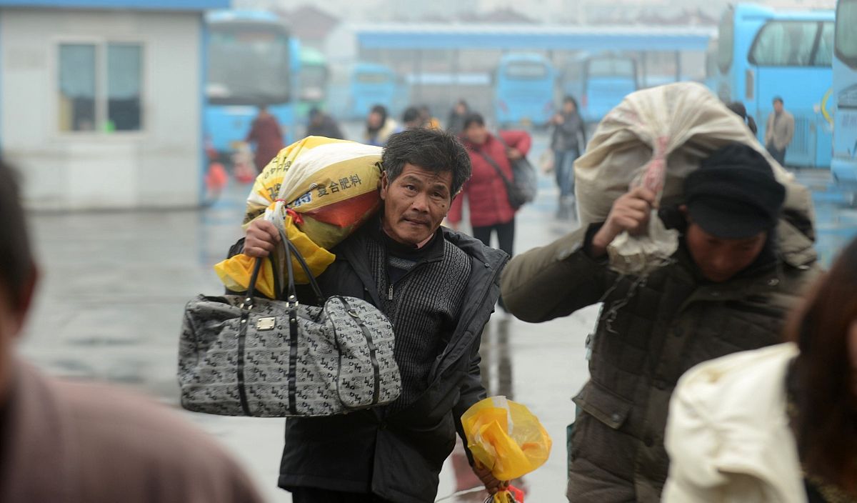 父母一方或以上进城务工的判定条件