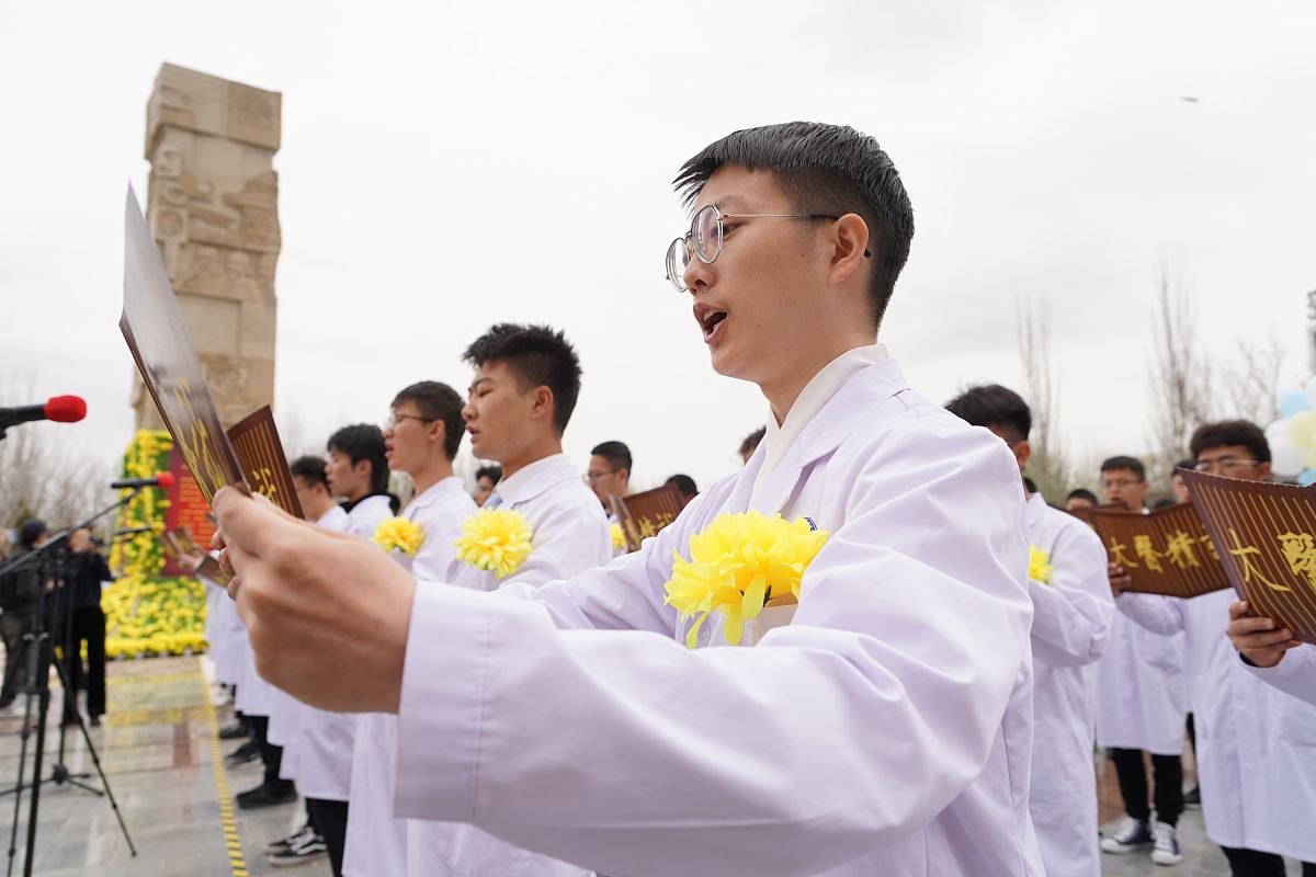 2020年成都华大医药卫生学校招生专业及计划