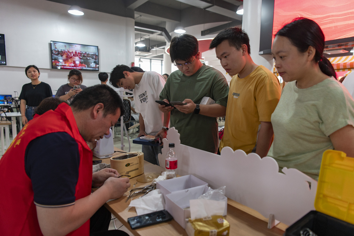 餐厅打工社会实践：提升沟通、团队合作与客户服务能力