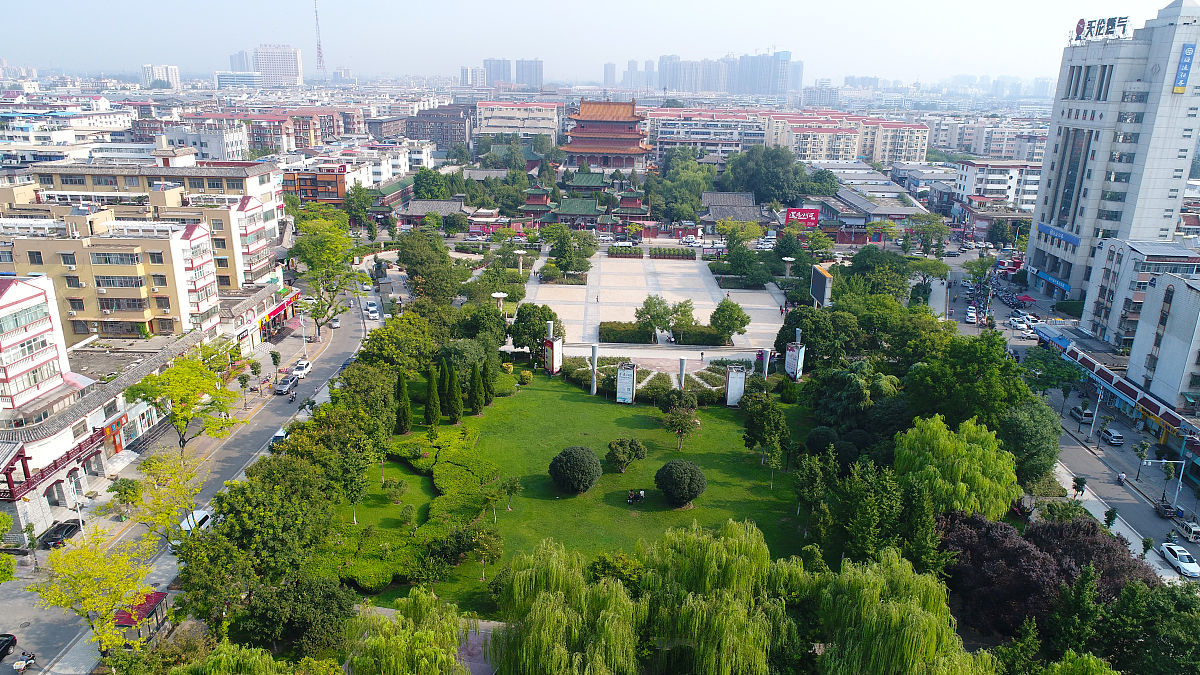 2018年8月24日,河南许昌,春秋广场.
