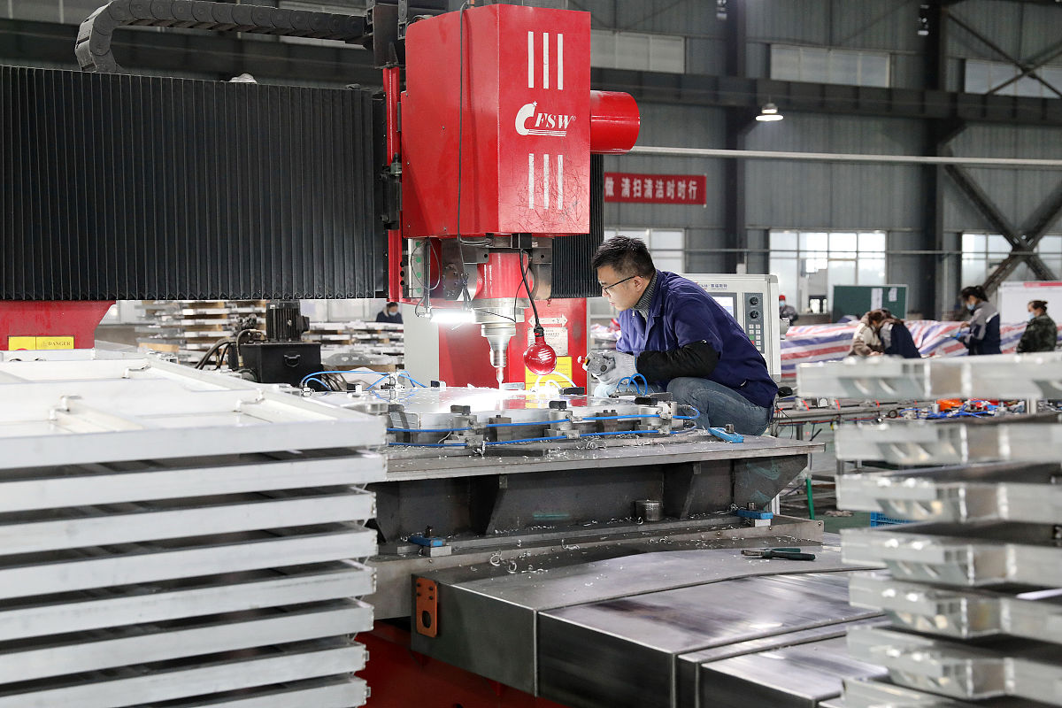 冲压车间：金属加工核心环节，设备、流程、安全与维护全解析