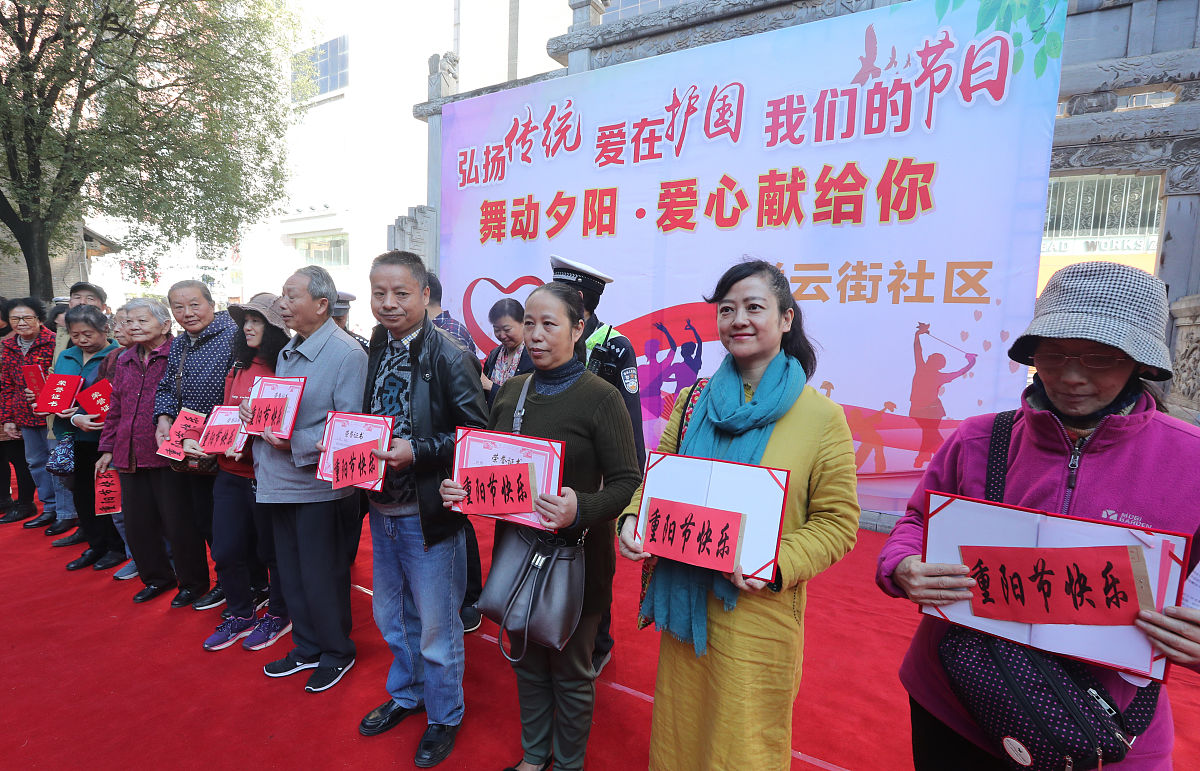 贵阳市疾控中心开展学雷锋日暨三八妇女节志愿服务活动 简报 800字