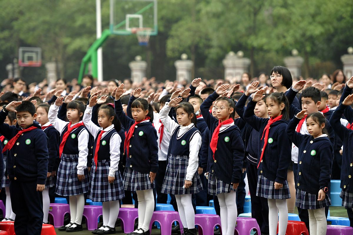 给我一份学校学生集合工作制度包括日常做操、升旗仪式、疏散演练、开学典礼的集合方法