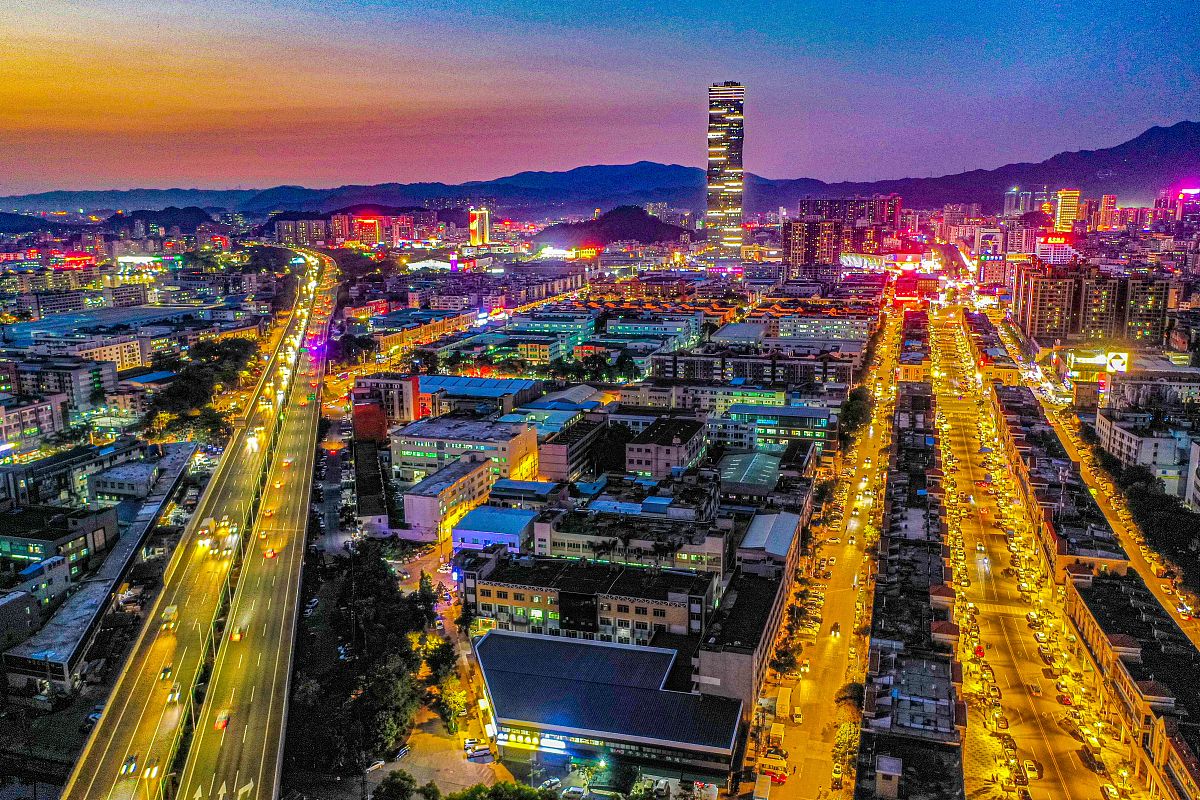 2021年4月29日,广东省东莞市长安镇,夜景.