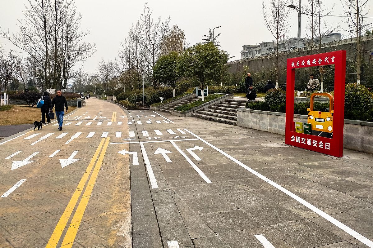 写一篇陕西省交通医院儿科护理岗位进行小儿水痘、肺炎和骨折患者护理过程中个人能力的提升总结。