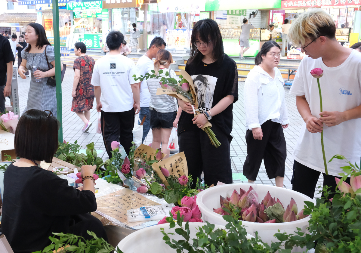 奶茶杯插花活动：提升顾客体验，打造品牌形象