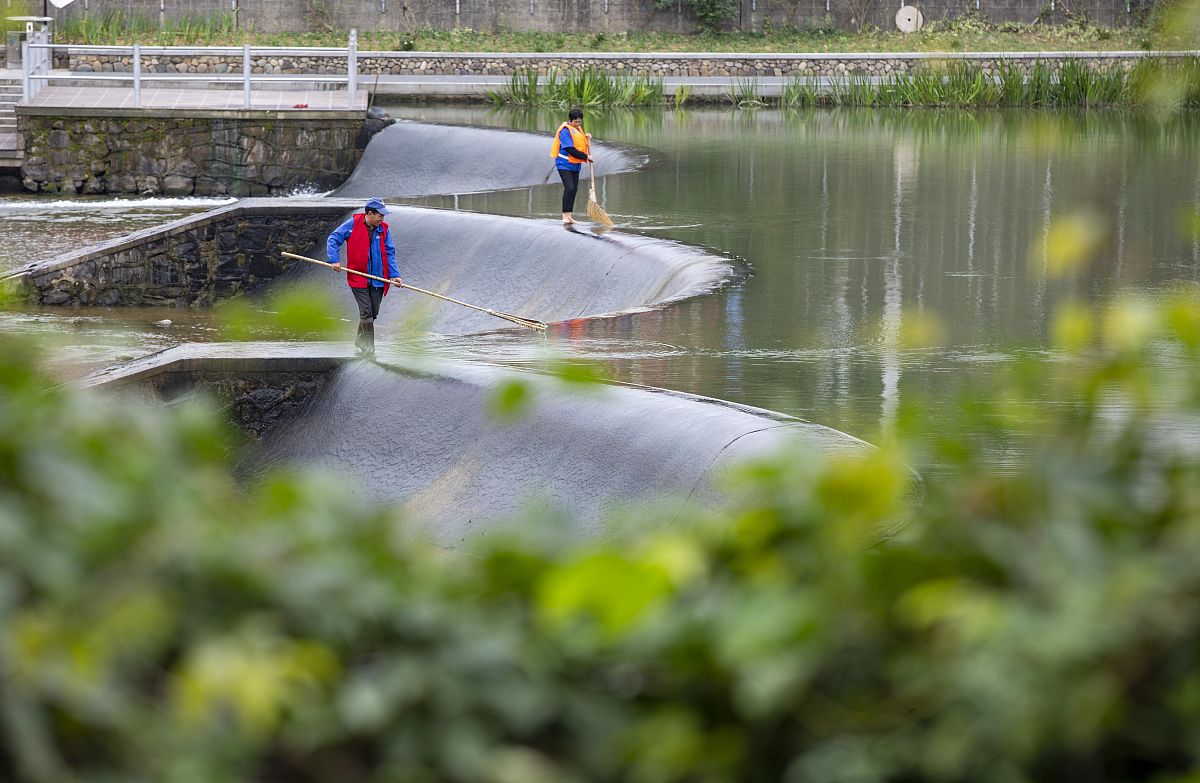 春天鱼池的水发霉如何钓鱼 操作步骤