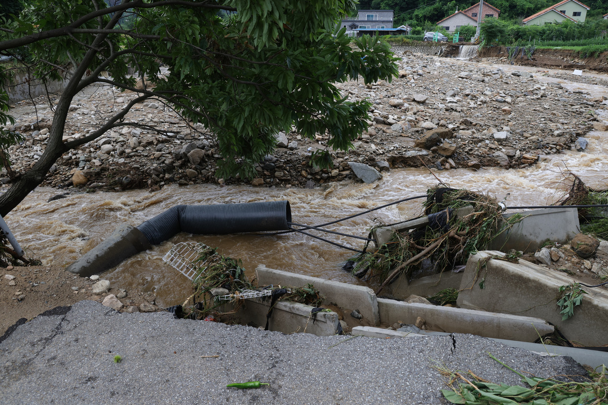 红岩河水库渗漏问题分析：坝基、右岸阶地和右坝肩
