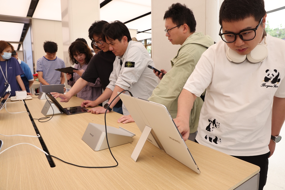 以《民办高校设计学学科专业实践教学与社会需求的匹配研究》为研究课题叙述本课题研究的思路方法包括：基本思路、具体研究方法、研究计划及其可行性等。1500字