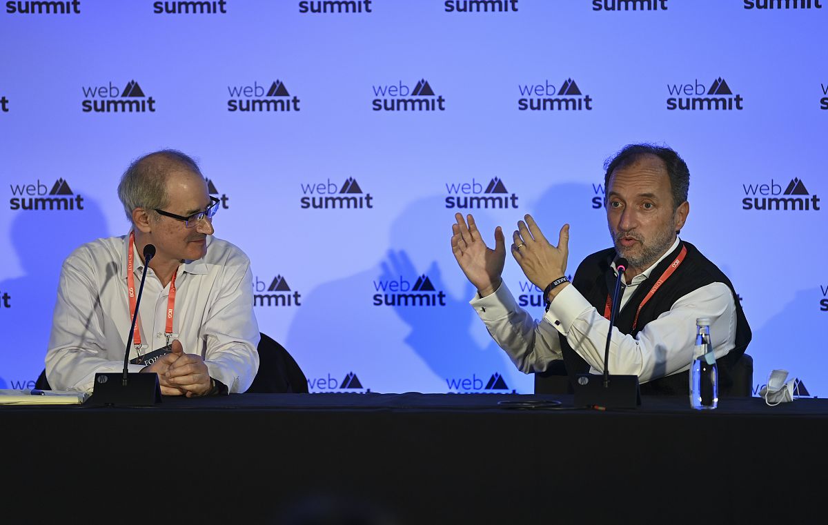 现金流量表列报正确表述：偿还租赁负债、借款利息、分期付款