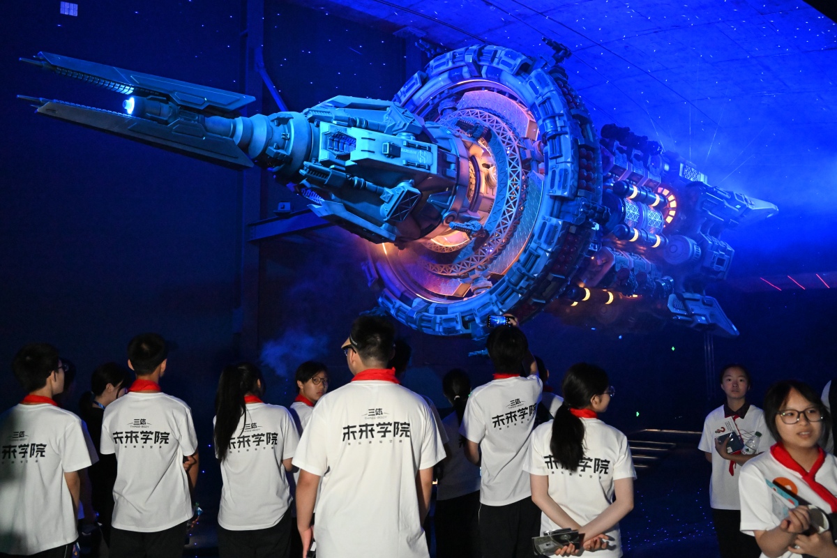 写一份沉浸科幻体验100字