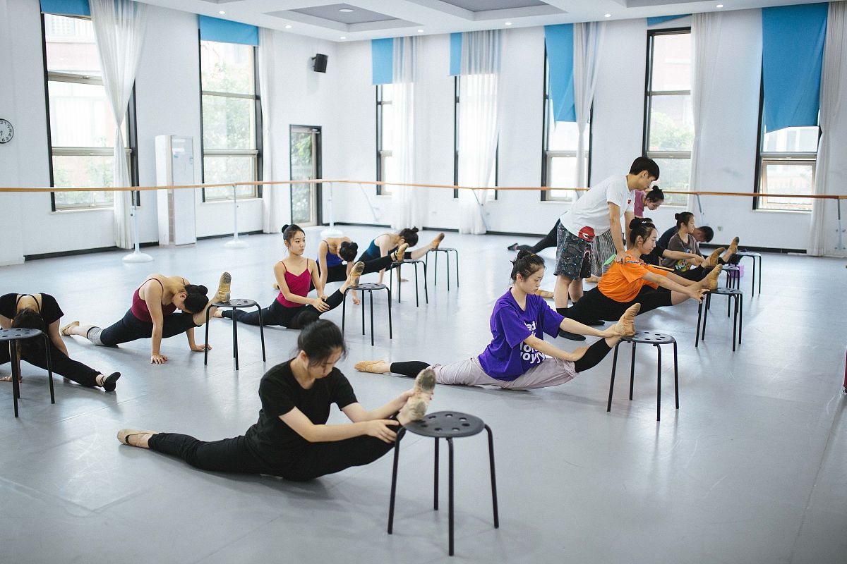 绵阳市艺术学校联系电话是多少？