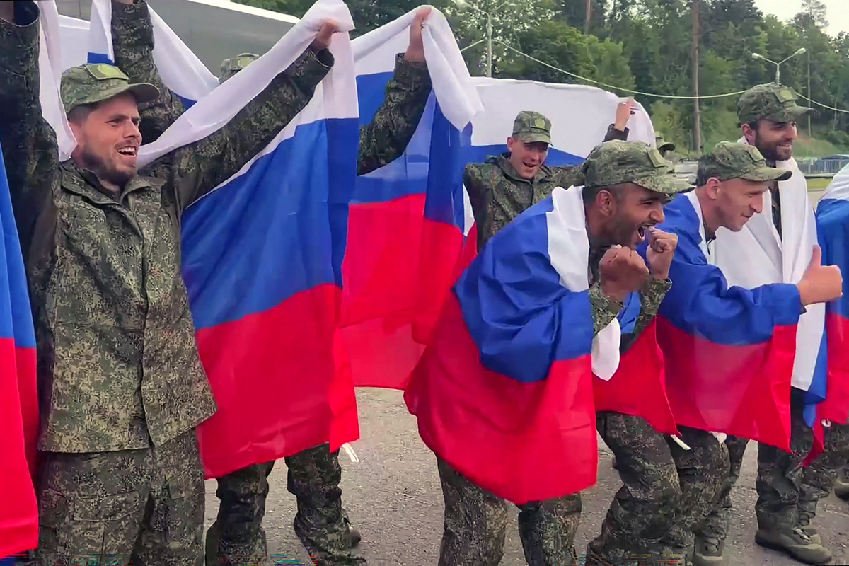 俄乌局势持续紧张：乌克兰向北约求援，俄军增兵克里米亚