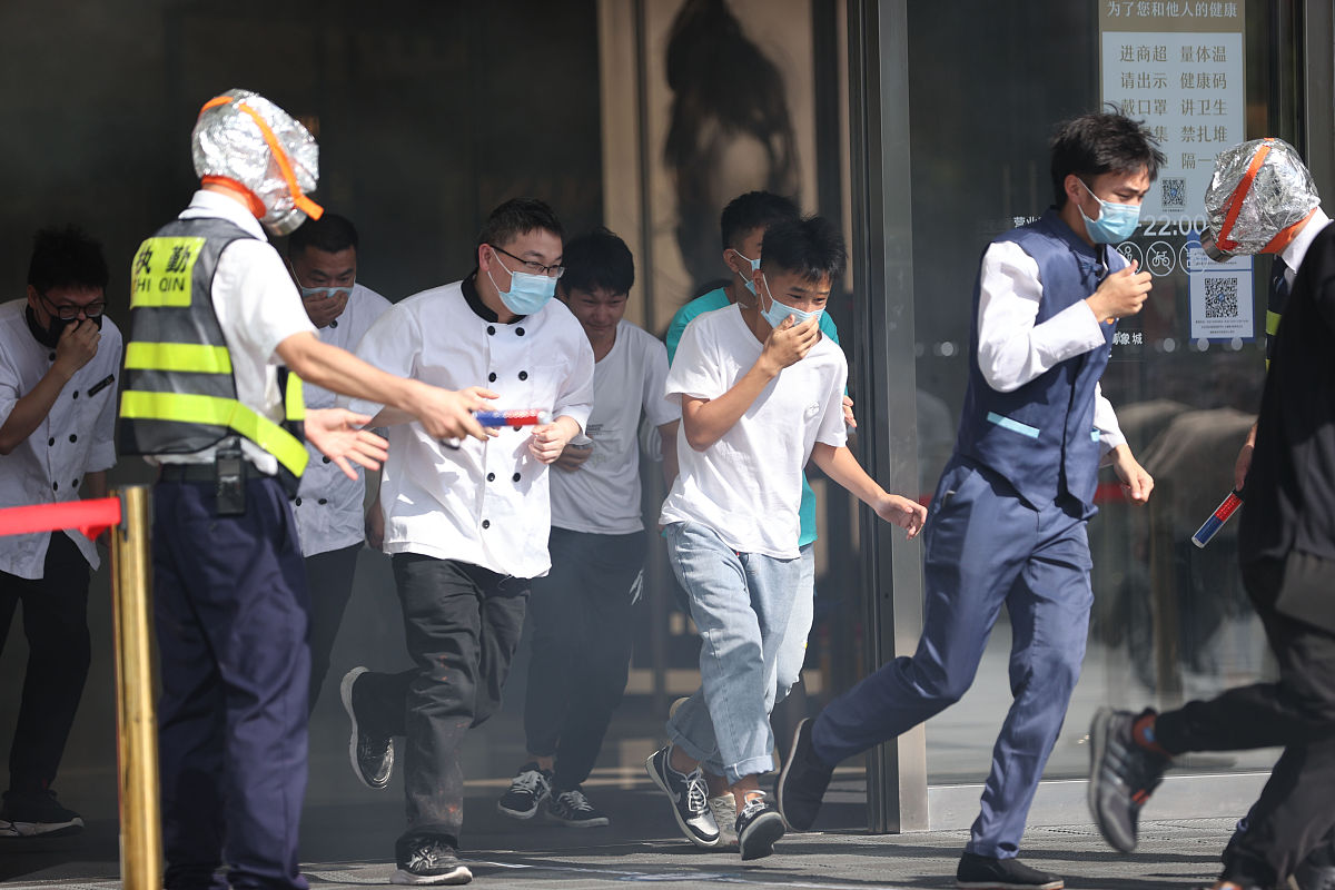 华润商场安保岗位职责：安全管理、巡逻、应急救援等