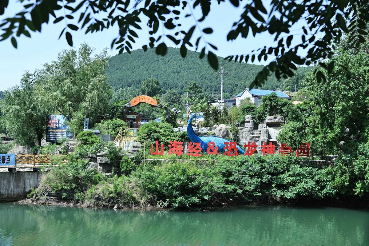 祥和安宁小镇：环境描写