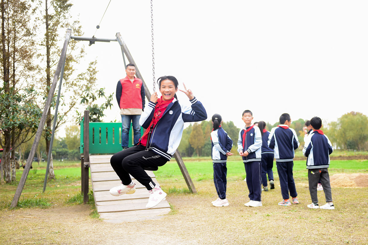 高一学生会副处长竞选发言稿：携手共进，共创美好校园