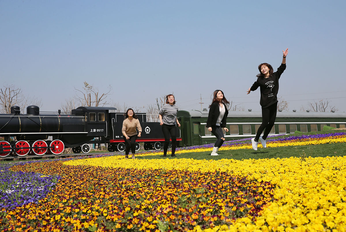 成都市铁路运输学校高铁游引领春游赏花新风